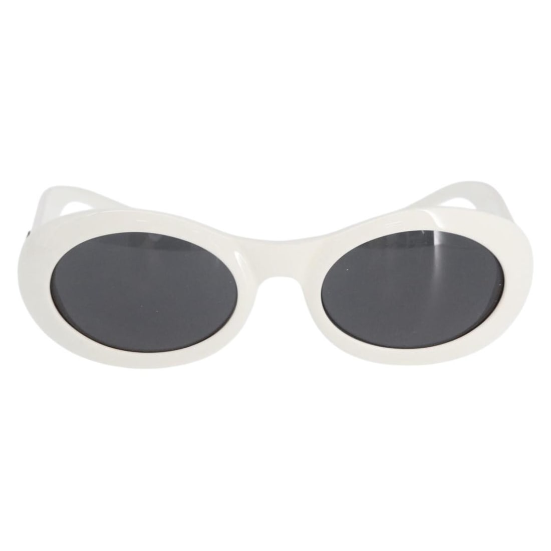 Gucci White Plastic Sunglasses for Women 14cm Width: Gucci White Plastic Sunglasses for Women 14cm Width Gucci eyewear sunglasses designed for women featuring a white plastic frame. These sunglasses measure 14 cm in width and 4.5 cm in height. Made in I
