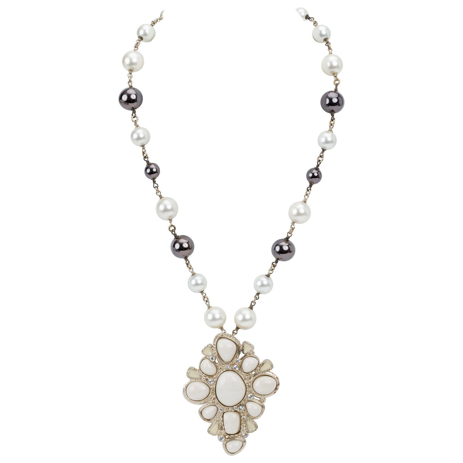 Chanel Autumn 2008 White Gray Pendant Necklace with Faux Pearls: Chanel Autumn 2008 White Gray Pendant Necklace with Faux Pearls Elevate your accessory collection with this stunning Chanel White & Gray Pendant Necklace from the Autumn 2008 collection. This exquisit