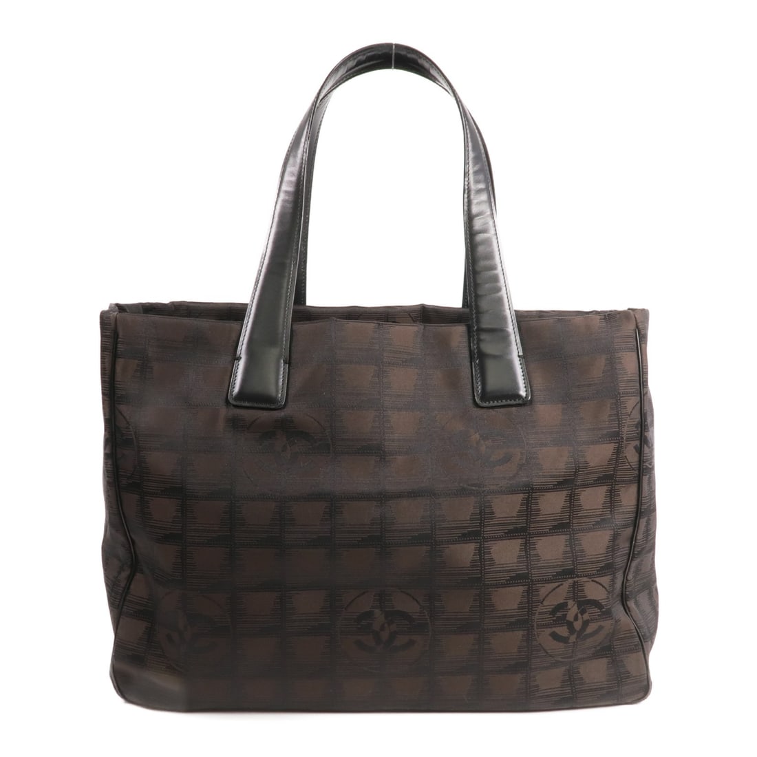 Chanel New Travel Line Dark Brown Nylon CC Shoulder Purse: Chanel New Travel Line Dark Brown Nylon CC Shoulder Purse This CHANEL CC New Travel Line shoulder bag features a dark brown nylon exterior, offering a blend of style and durability. Designed with prac