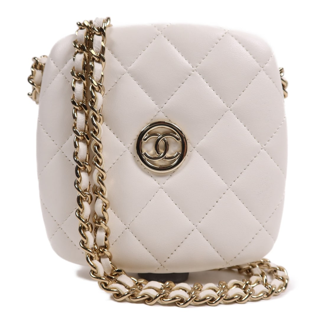 CHANEL White Calfskin Leather Shoulder Bag with GHW: CHANEL White Calfskin Leather Shoulder Bag with GHW This exquisite CHANEL shoulder bag combines elegance and functionality with its luxurious white calfskin leather exterior. Designed for everyday use