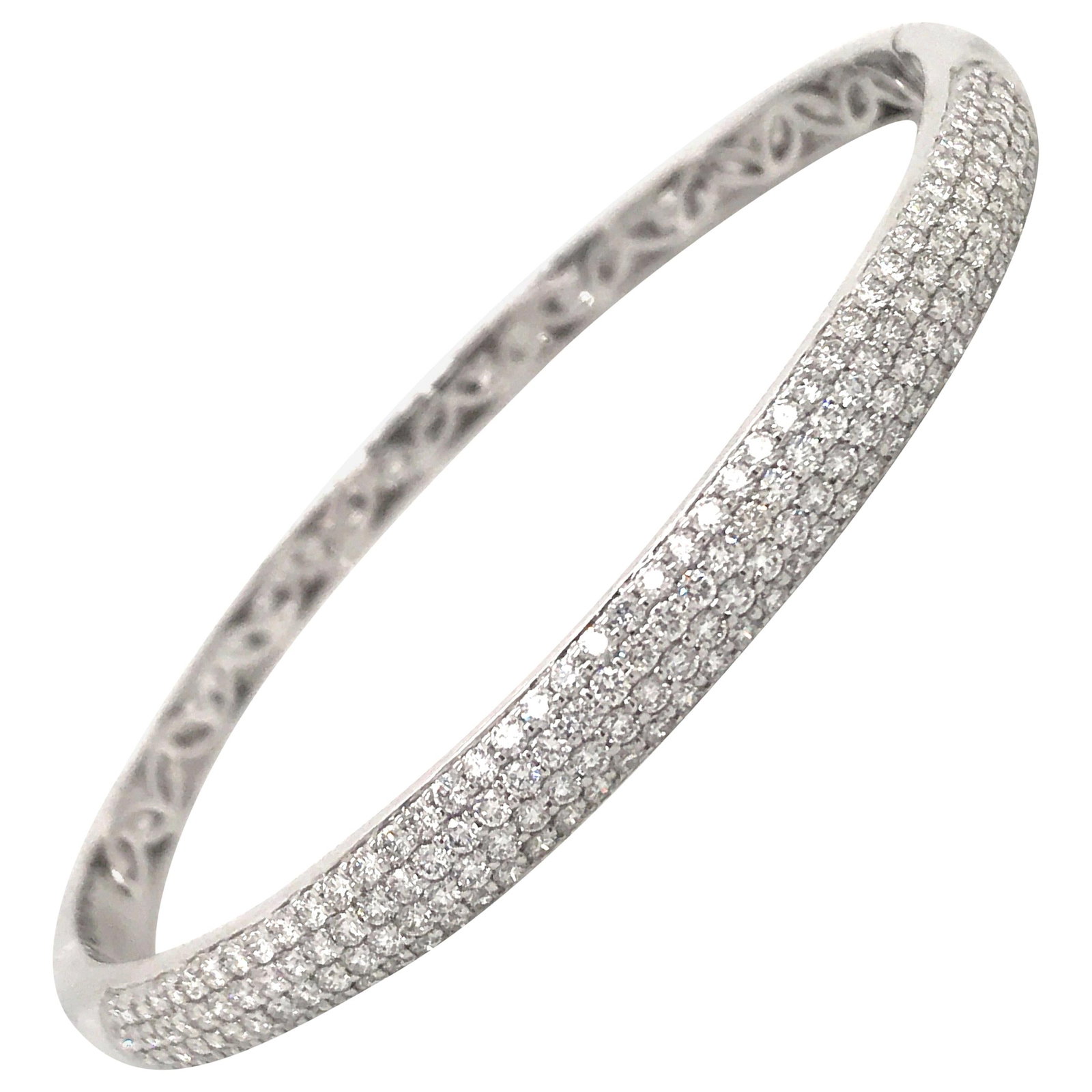 Contemporary 18K White Gold Diamond Bangle 2.26 Carat by Harbor Diamonds: Contemporary 18K White Gold Diamond Bangle 2.26 Carat by Harbor Diamonds This stunning 18K white gold bangle showcases a contemporary design adorned with 172 round brilliant diamonds, totaling 2.26 ca