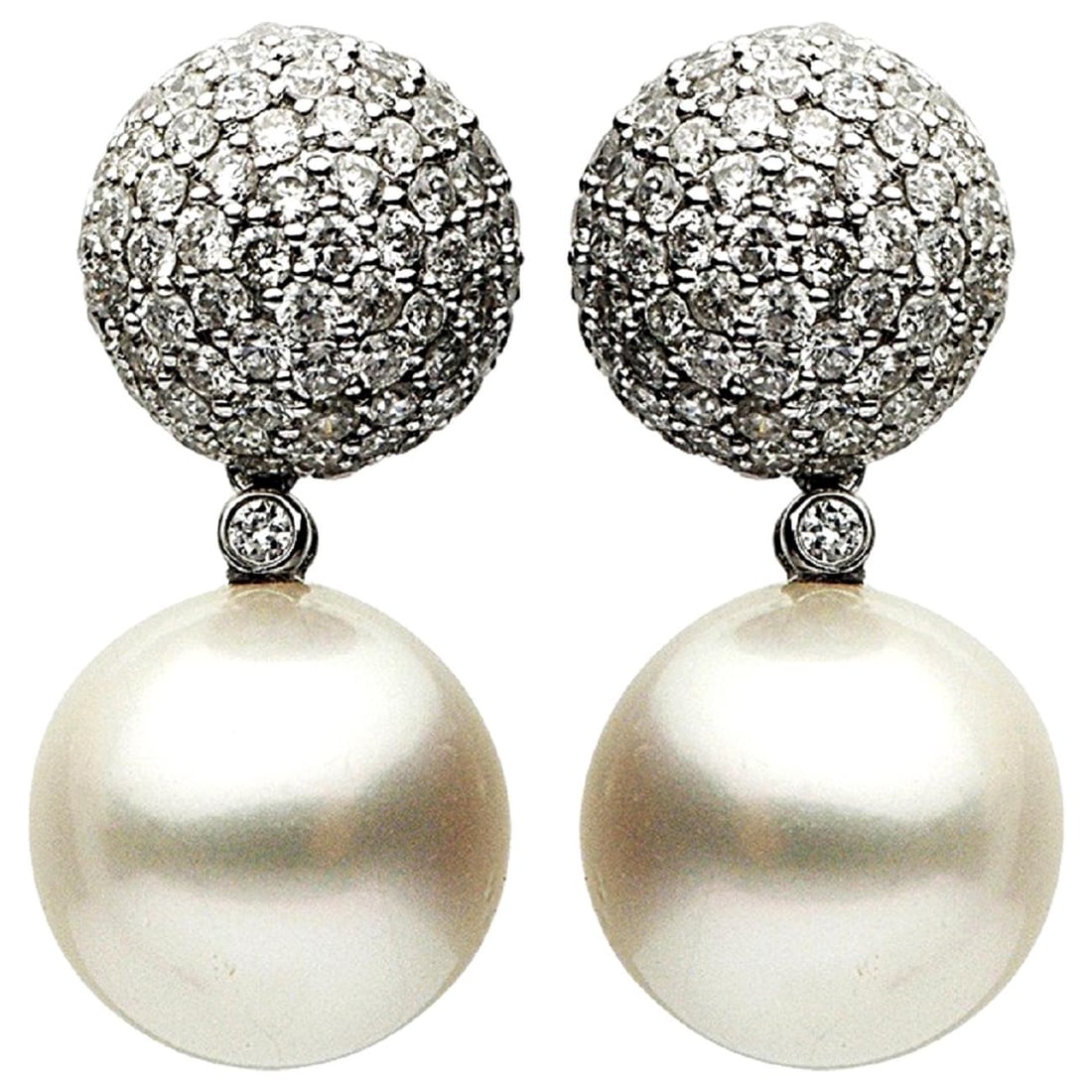 Stunning 18k White Gold South Sea Pearl Diamond Earrings 2.30 Carats: Stunning 18k White Gold South Sea Pearl Diamond Earrings 2.30 Carats Elevate your elegance with these exquisite earrings featuring stunning South Sea pearls and sparkling diamonds. Crafted from 18k wh