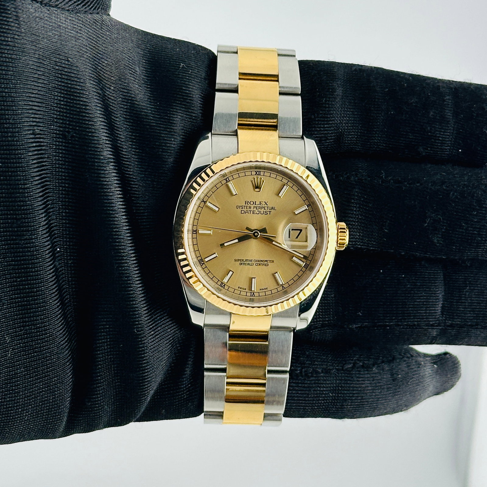 Champagne Stick Dial Rolex Datejust Oyster Bracelet Watch Ref 116233: Champagne Stick Dial Rolex Datejust Oyster Bracelet Watch Ref 116233 This is a Rolex Datejust watch featuring a champagne stick dial and a fluted bezel. It is equipped with an Oyster bracelet and is d