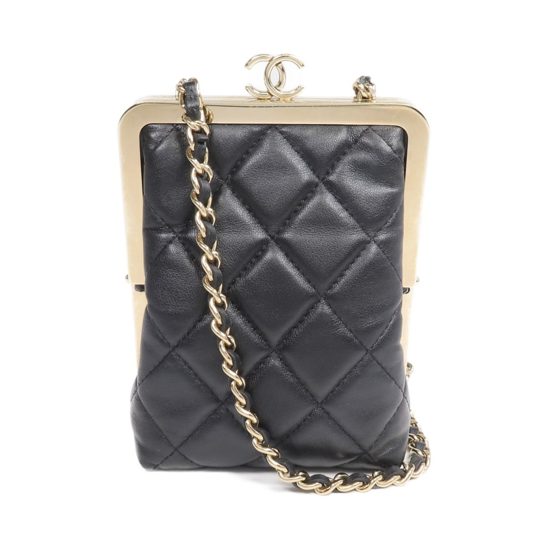 Chanel Black Lambskin Patent Chain Shoulder Bag CC GHW AP2497: Chanel Black Lambskin Patent Chain Shoulder Bag CC GHW AP2497 This CHANEL CC chain clutch shoulder bag features black lambskin patent leather and a compact design, ideal for carrying essentials. The b