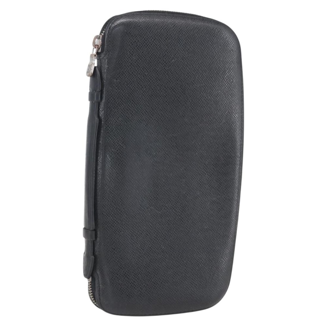 Black Leather Organizer de Voyage Travel Wallet by Louis Vuitton: Black Leather Organizer de Voyage Travel Wallet by Louis Vuitton This Louis Vuitton Organizer de Voyage travel wallet is crafted from black leather and designed for women. It features a spacious layou