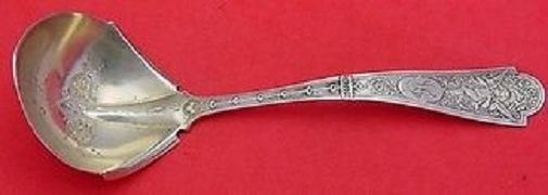 Shiebler Cupid Sterling Silver Gravy Ladle Gold Washed 7 1/8": Shiebler Cupid Sterling Silver Gravy Ladle Gold Washed 7 1/8" This exquisite gravy ladle is crafted from sterling silver and features the elegant Cupid pattern by Shiebler. Measuring 7 1/8 inches in l