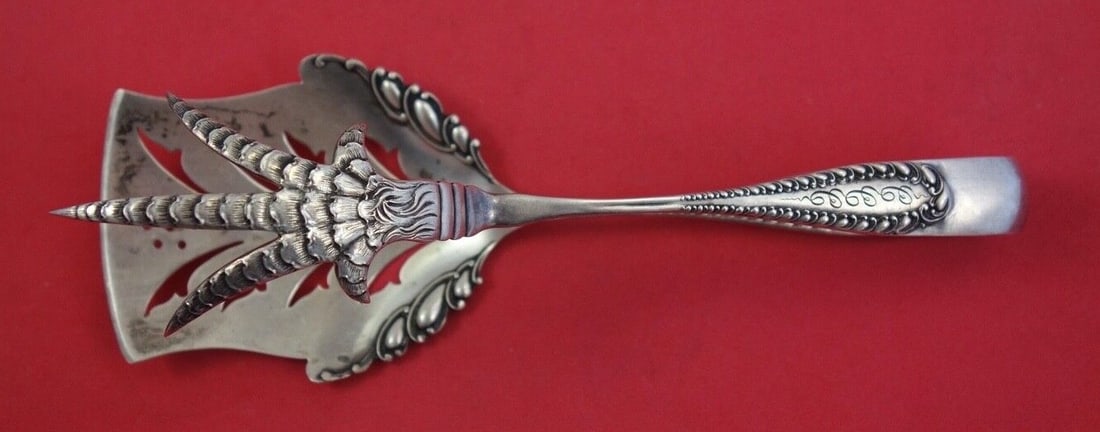 Shiebler Victoria Sterling Silver Pastry Tongs 7 3/4 Inch Eagle Talons: Shiebler Victoria Sterling Silver Pastry Tongs 7 3/4 Inch Eagle Talons Enhance your serving experience with these exquisite Victoria pastry tongs by Shiebler, crafted from high-quality sterling silver