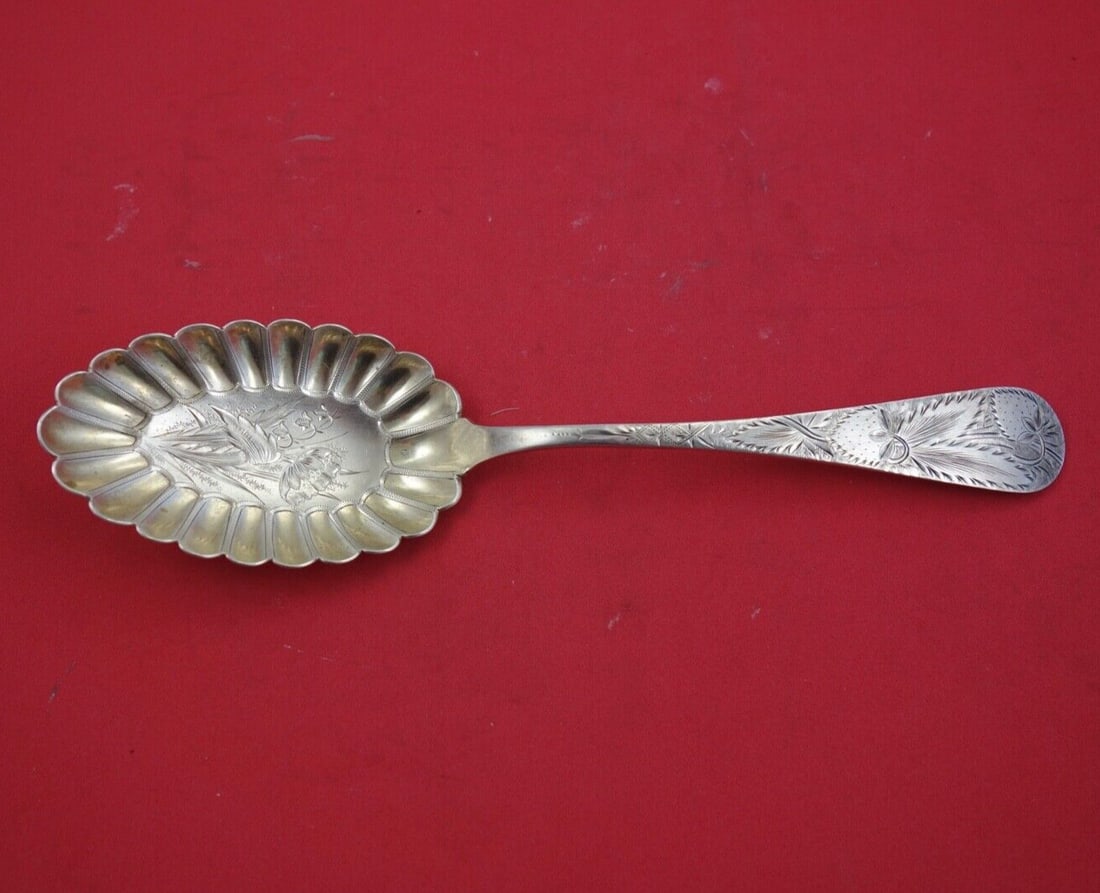 Frank M. Whiting Antique Sterling Silver Berry Spoon 9.25" Brite-Cut Floral Design: Frank M. Whiting Antique Sterling Silver Berry Spoon 9.25" Brite-Cut Floral Design This exquisite Antique Berry Spoon by Frank M. Whiting showcases a stunning brite-cut floral design set against a cla