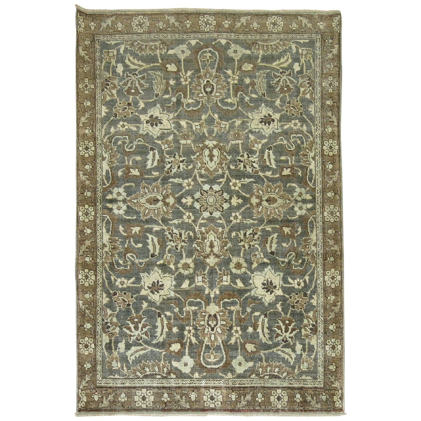 Antique Persian Heriz Rug Green Hand-Woven Wool 4'2 x 6' Iran 1920: Antique Persian Heriz Rug Green Hand-Woven Wool 4'2 x 6' Iran 1920 This exquisite early 20th-century Persian Heriz rug features a rich dark green color, showcasing the traditional craftsmanship of han