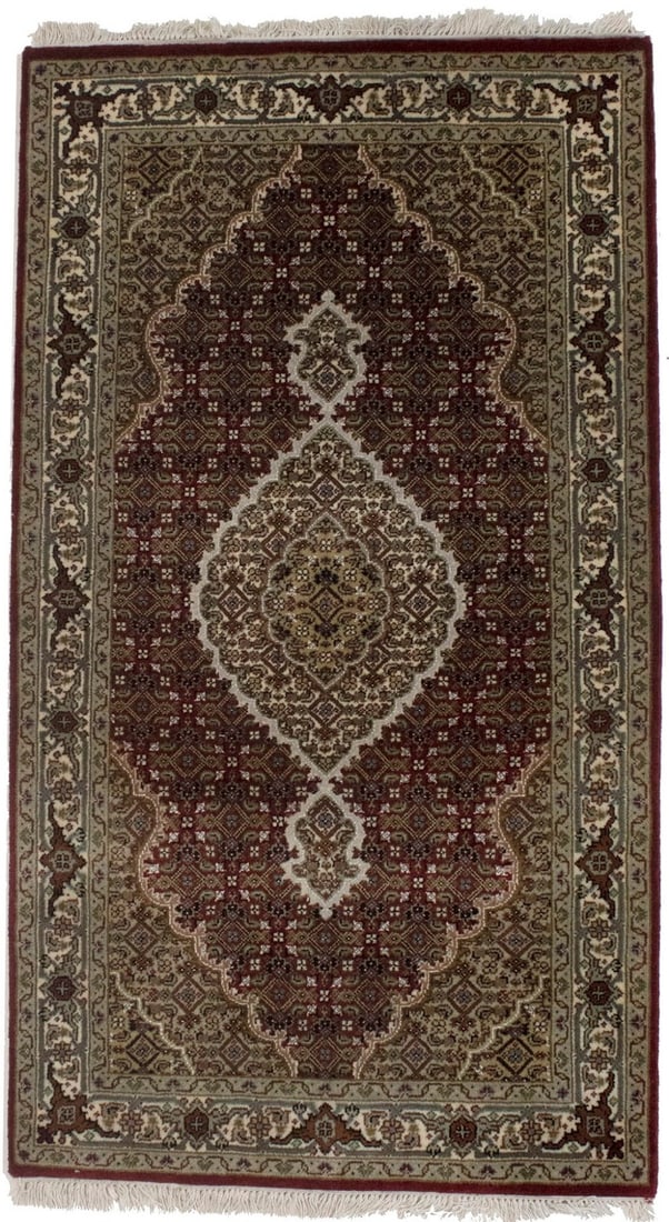 Handmade Vintage-Style Floral Geometric Fish Mahi Oriental Rug 3'0 x 5'5 Wool: Handmade Vintage-Style Floral Geometric Fish Mahi Oriental Rug 3'0 x 5'5 Wool Enhance your living space with this Handmade Vintage-Style Floral Geometric Fish Mahi Oriental Rug. Crafted in India, this