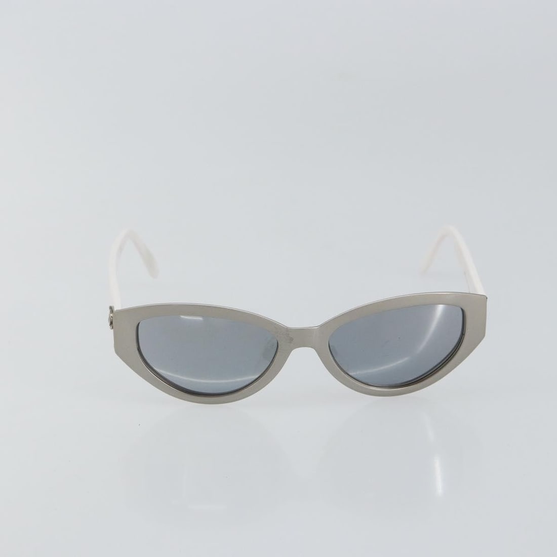 White Plastic Chanel CC Logo Women's Sunglasses (1 of 12)