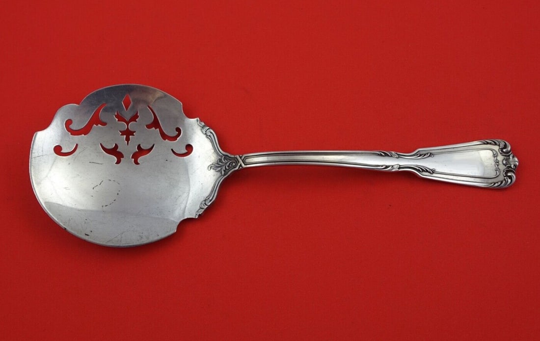 Reed and Barton Chambord Sterling Silver 9 Inch Waffle Server: Reed and Barton Chambord Sterling Silver 9 Inch Waffle Server This exquisite Chambord Waffle Server by Reed and Barton is crafted from high-quality sterling silver. Designed in the elegant Chambord pa