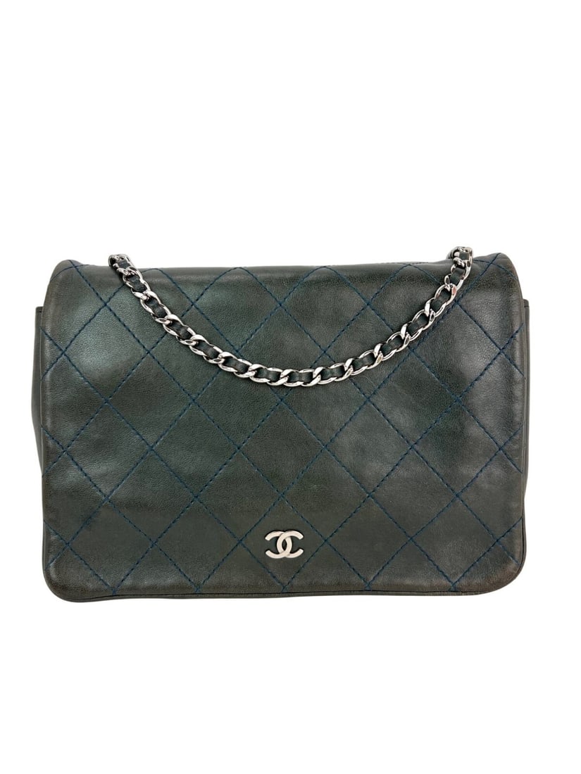 Chanel Dark Green Quilted Lambskin Wallet on Chain Crossbody Bag: Chanel Dark Green Quilted Lambskin Wallet on Chain Crossbody Bag Experience luxury with this Chanel Quilted Lambskin Stitched Wallet on a Chain Crossbody Bag. This stylish accessory features a dark gr
