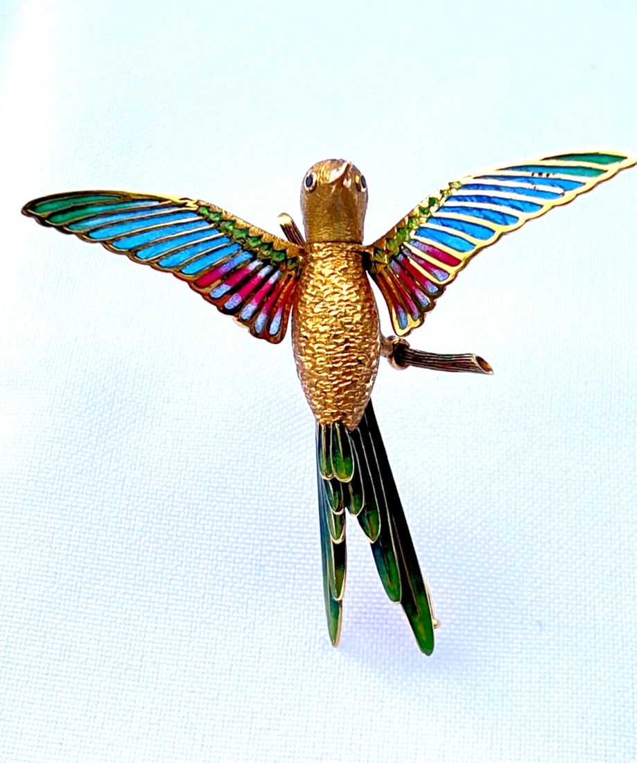 Spanish 18K Yellow Gold Sapphire Hummingbird Brooch with Enamel: Spanish 18K Yellow Gold Sapphire Hummingbird Brooch with Enamel This exquisite brooch features a beautifully crafted hummingbird design, made from 18K yellow gold with vibrant enamel detailing and ado
