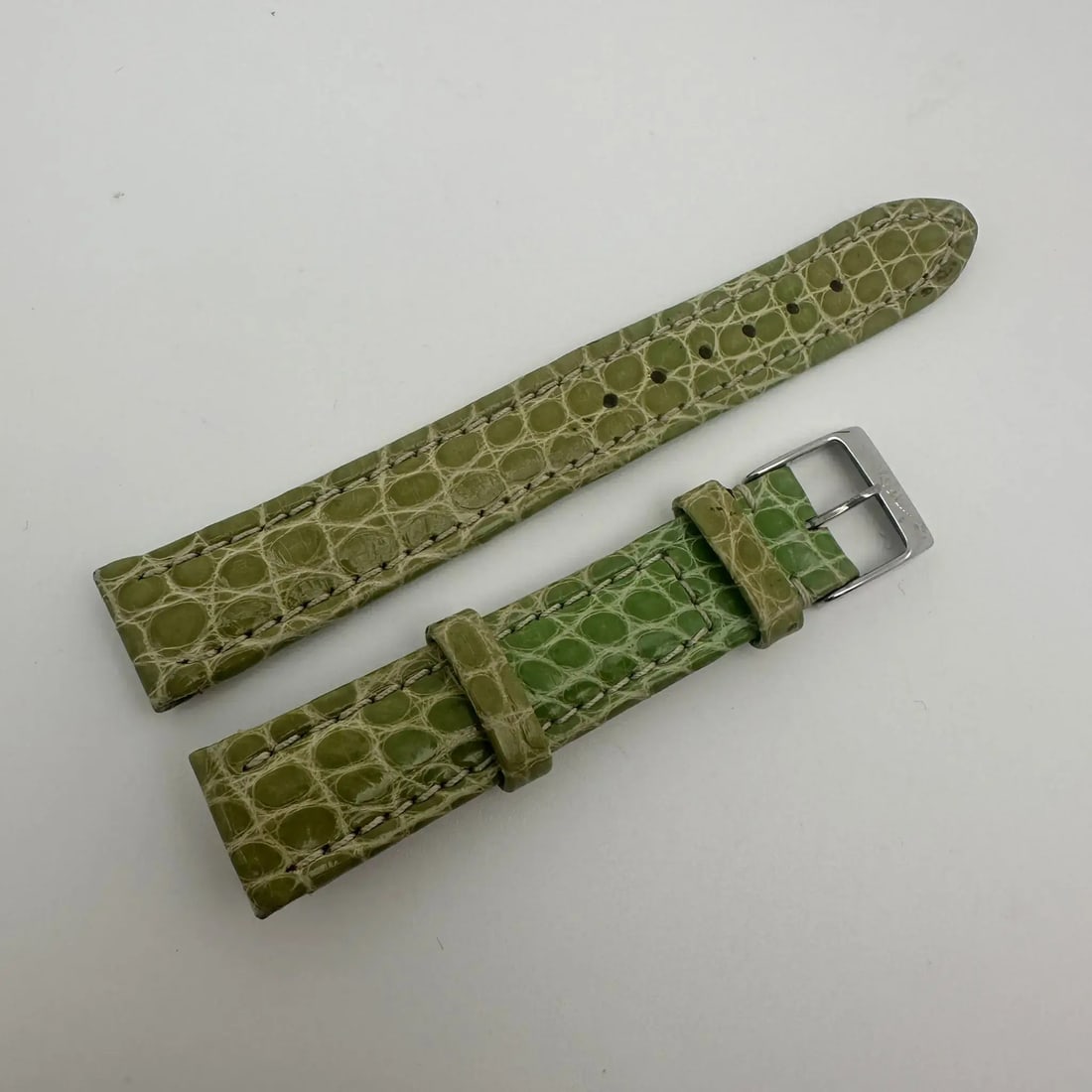 Green Alligator Leather 15-14mm Ladies Strap for Breitling with Buckle: Green Alligator Leather 15-14mm Ladies Strap for Breitling with Buckle This is a pre-owned Breitling ladies' watch band made from green alligator leather, featuring a two-piece strap design and a buck