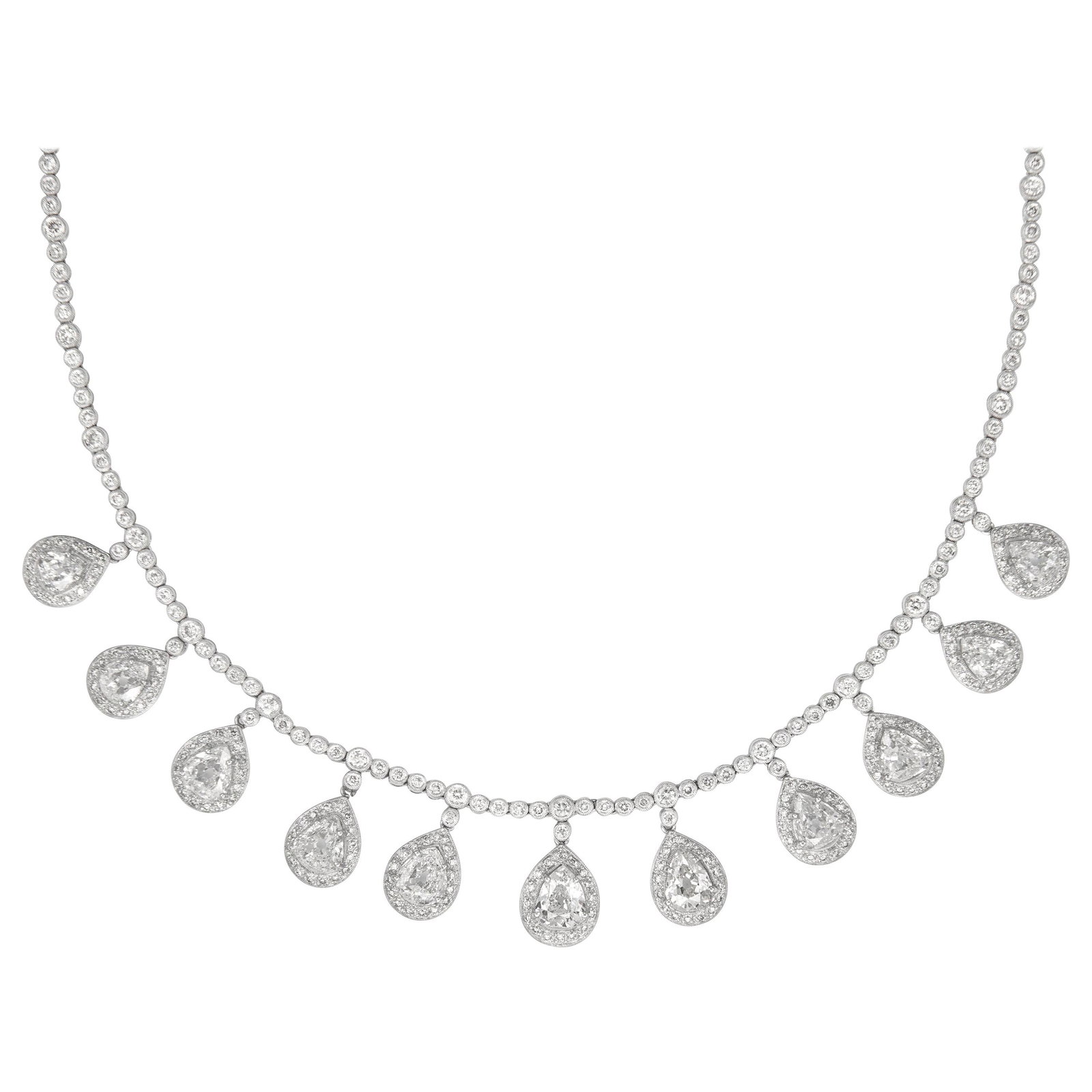 14.11ct Edwardian Diamond Dangling Necklace in 18k White Gold: 14.11ct Edwardian Diamond Dangling Necklace in 18k White Gold Discover the elegance of this exquisite dangling necklace, crafted from 18k white gold and featuring a stunning array of diamonds. The nec