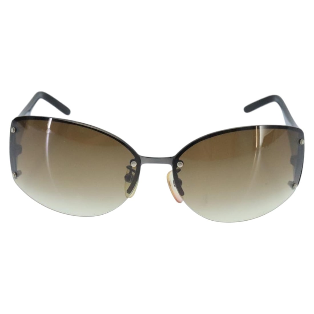 Celine Plastic Sunglasses for Women Brown 13cm Width: Celine Plastic Sunglasses for Women Brown 13cm Width These Celine women's sunglasses feature brown plastic frames with metal fittings. Made in Italy, they offer a stylish and durable design. The sungl