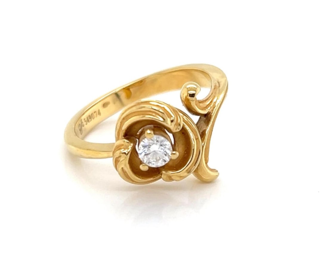 18k Yellow Gold Flower Ring with Diamond by Carrera y Carrera Size 7 (1 of 8)