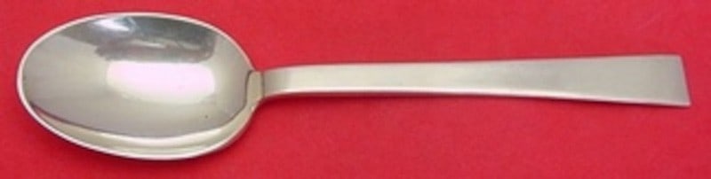 Sterling Silver Place Soup Spoon Continental Pattern by International 6.75 Inch: Sterling Silver Place Soup Spoon Continental Pattern by International 6.75 Inch This is a Continental pattern place soup spoon crafted by International in sterling silver. Measuring 6 3/4 inches, this