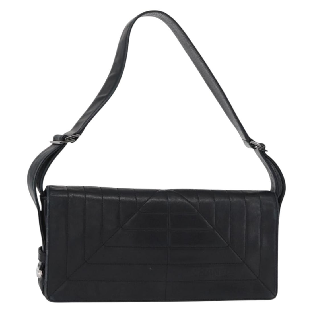 Black Leather Chanel Vintage Shoulder Purse 28cm by 14cm by 5cm: Black Leather Chanel Vintage Shoulder Purse 28cm by 14cm by 5cm This pre-owned Chanel vintage shoulder bag for women features black leather construction with signs of wear including rubbing, stains, s