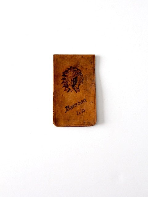 Mid-Century Vintage Leather Card Holder Baraboo WI Indian Head Design: Mid-Century Vintage Leather Card Holder Baraboo WI Indian Head Design This vintage mid-century leather souvenir card holder from Baraboo, WI, showcases a unique Indian head design on the front. It is