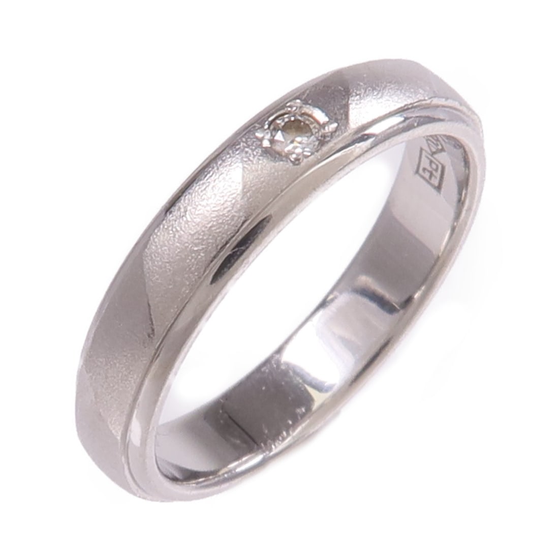 Diamond Ring in PT900 Platinum Size 3.25 for Women: Diamond Ring in PT900 Platinum Size 3.25 for Women This women's ring features a clear diamond set in PT900 platinum, offering a classic and elegant style. The ring is designed for regular sizing and i