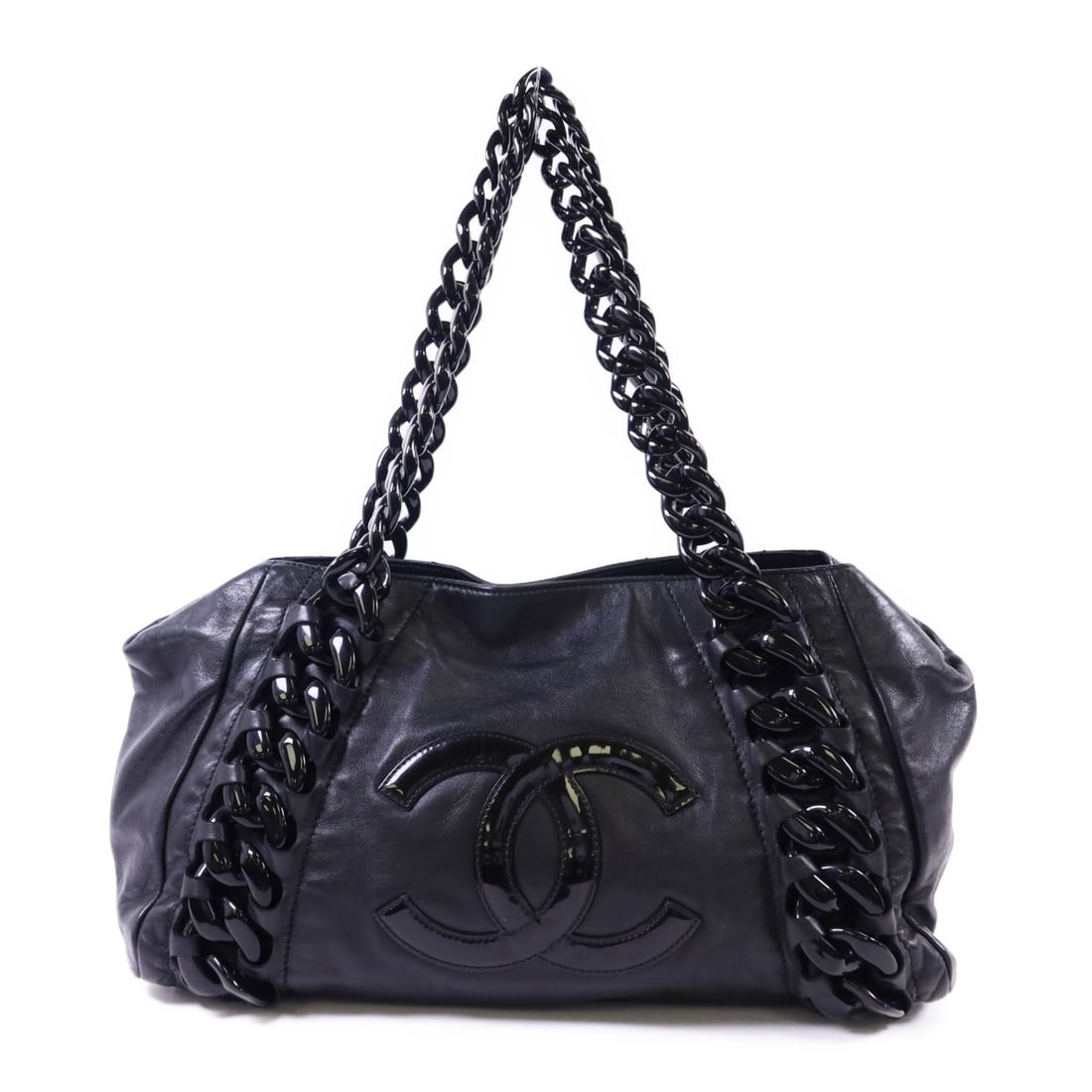 CHANEL Modern Chain East West Tote Black Calfskin Leather Silver Hardware: CHANEL Modern Chain East West Tote Black Calfskin Leather Silver Hardware This CHANEL CC Modern Chain Rhodoid East West tote bag features black calfskin leather with silver-tone hardware. The bag is s