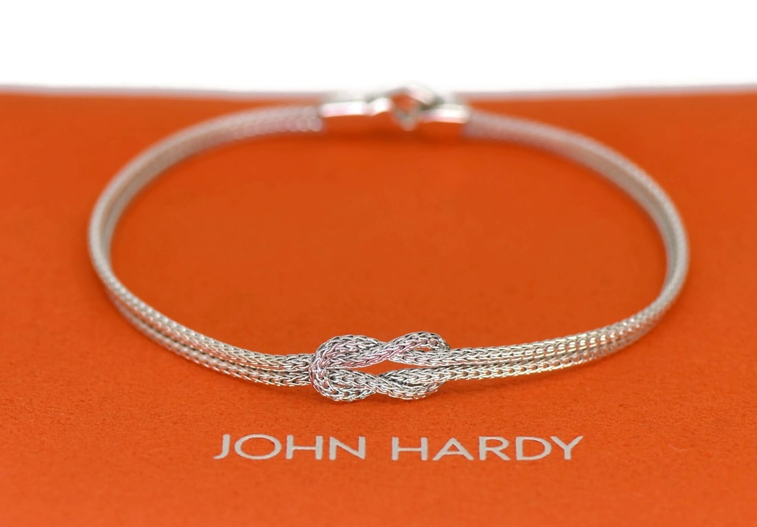 Sterling Silver Chain Bracelet by John Hardy 7 Inch 925: Sterling Silver Chain Bracelet by John Hardy 7 Inch 925 This John Hardy chain bracelet is crafted from 925 sterling silver and features a classic, stone-free design. The bracelet measures 7 inches in