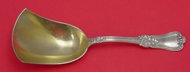 Gorham Kensington Sterling Silver Cracker Scoop Gold Wash 8.5 Inch: Gorham Kensington Sterling Silver Cracker Scoop Gold Wash 8.5 Inch This Kensington by Gorham cracker scoop is a stunning serving piece crafted from sterling silver with a luxurious gold wash finish. M