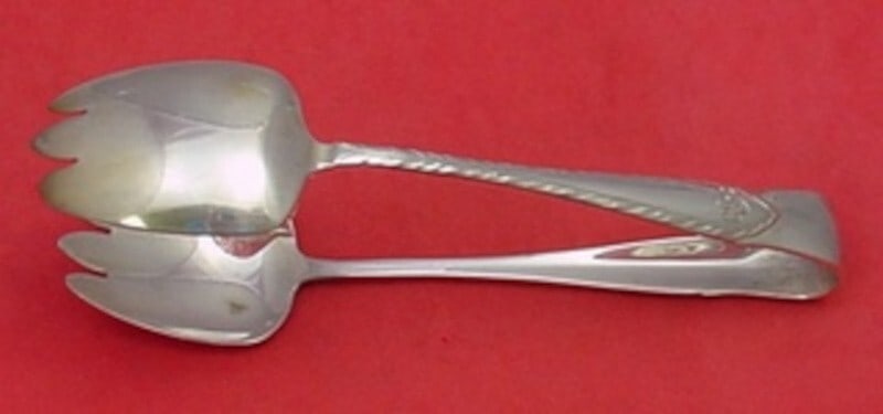 Tiffany & Co Feather Edge Sterling Silver 7 Inch Ice Tong: Tiffany & Co Feather Edge Sterling Silver 7 Inch Ice Tong Discover the elegance of the Feather Edge Ice Tong by Tiffany & Co., crafted from fine sterling silver. This exquisite serving piece measures