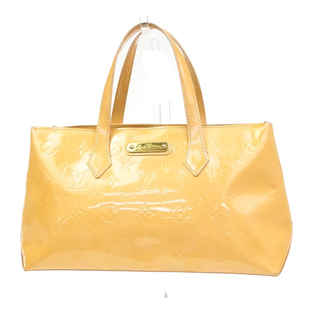 Patent Leather Louis Vuitton Wilshire Shoulder Bag Beige 30cm: Patent Leather Louis Vuitton Wilshire Shoulder Bag Beige 30cm The Louis Vuitton Wilshire Handbag in beige features patent leather construction with the classic Monogram Vernis finish. Designed for wom