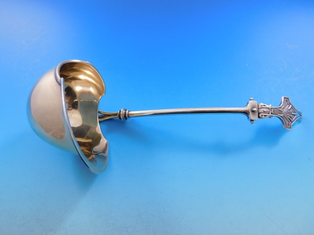 Whiting Cat Tails Sterling Silver Gravy Ladle 7 3/8 Helmet Bowl: Whiting Cat Tails Sterling Silver Gravy Ladle 7 3/8 Helmet Bowl This exquisite sterling silver gravy ladle features the elegant 'Cat Tails' pattern by Whiting. Designed with a unique helmet-shaped bow