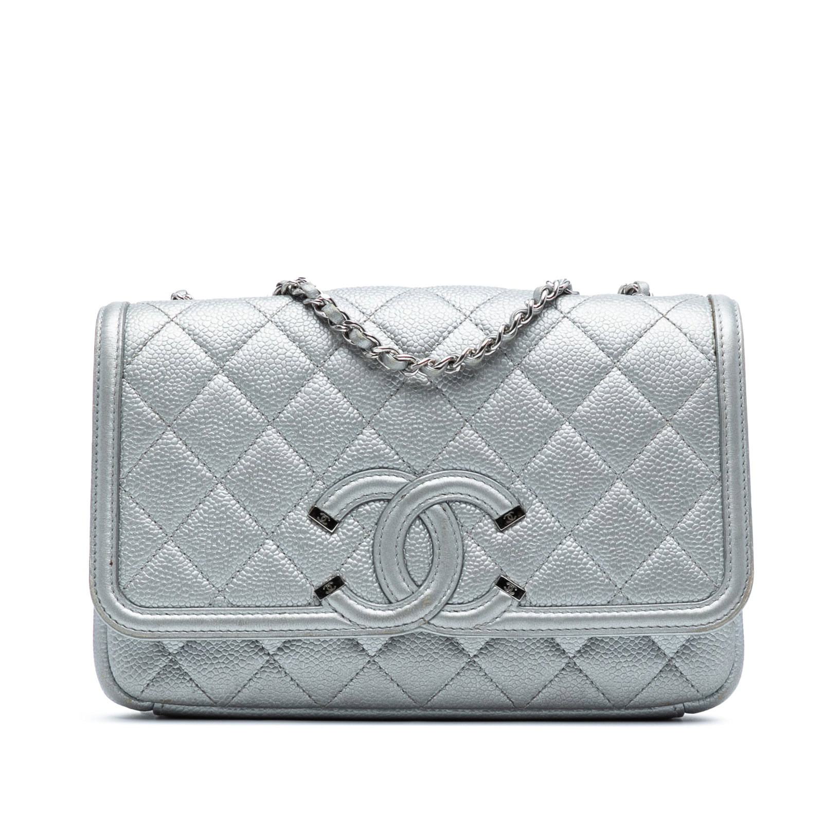 Chanel Small Metallic Caviar CC Filigree Flap Bag Silver: Chanel Small Metallic Caviar CC Filigree Flap Bag Silver Elevate your accessory collection with the Chanel Small Quilted Metallic Caviar CC Filigree Flap bag. This exquisite piece features a luxurious