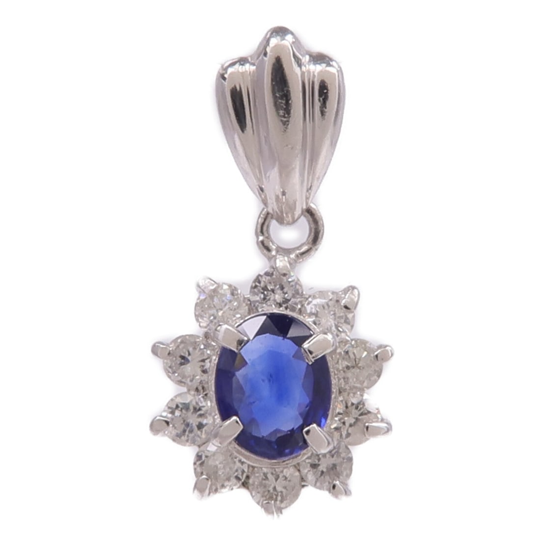 Sapphire and Diamond Platinum Pendant Top Pt900: Sapphire and Diamond Platinum Pendant Top Pt900 This pendant top features a striking blue sapphire as the main stone, set in high-purity Pt900 platinum. Crafted in Thailand, the piece is in very good 