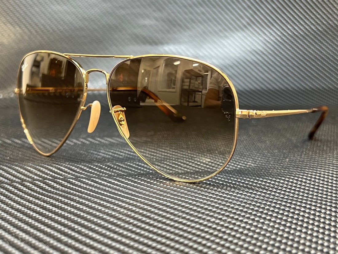 Ray-Ban RB3689 Gold Aviator Sunglasses 62mm Gradient Brown: Ray-Ban RB3689 Gold Aviator Sunglasses 62mm Gradient Brown Elevate your style with the Ray-Ban RB3689 Gold Aviator Sunglasses, designed for unisex wear. These sunglasses feature a stunning gold metal 