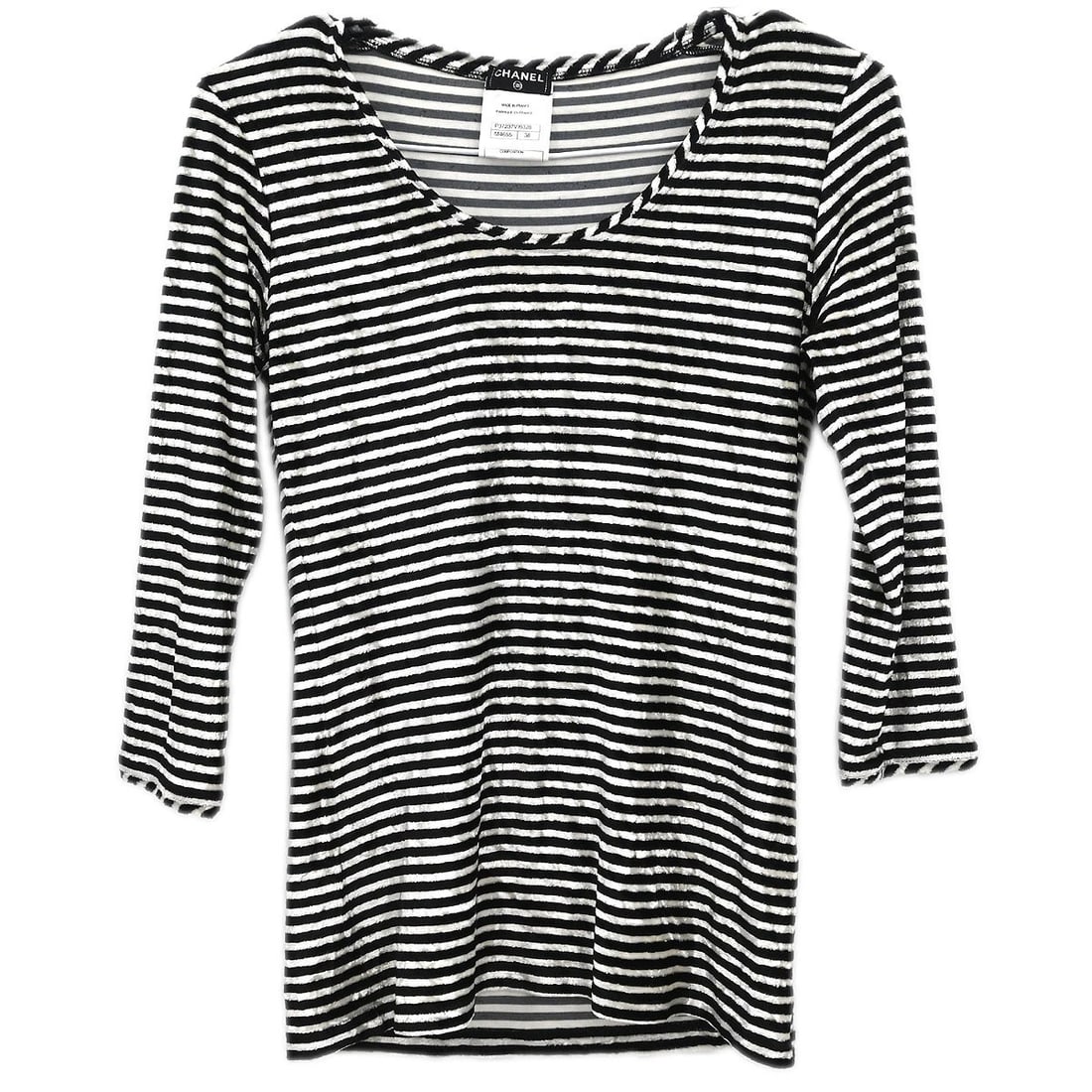 Chanel Black and White Striped 3/4 Sleeve Round Neck Top Size 38: Chanel Black and White Striped 3/4 Sleeve Round Neck Top Size 38 This Chanel round neck top features a black and white stripe design with 3/4 sleeves, making it ideal for casual occasions. Crafted fro