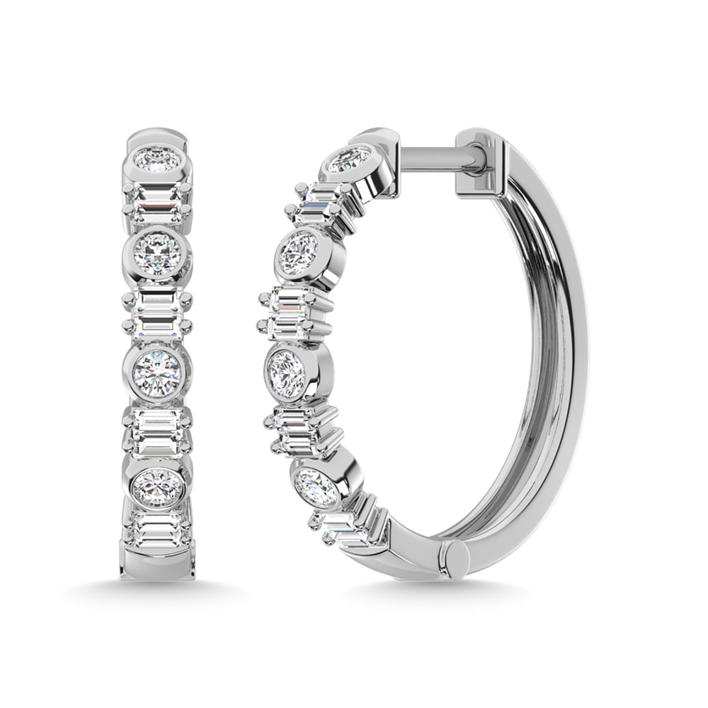 14K White Gold Diamond 1/2 Ct.Tw. Hoop Earrings: 14K White Gold Diamond 1/2 Ct.Tw. Hoop Earrings 14k White Gold Stone Color: G-h Stone Clarity: I1 PLEASE NOTE: Framed, Large, or heavy items do not have shipping costs included. The exact shipping cos