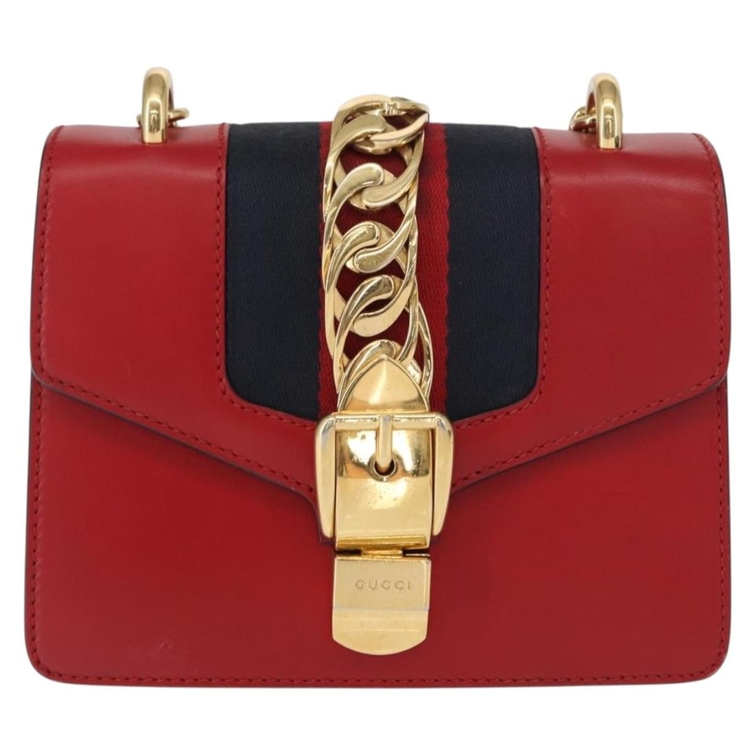 Red Leather Gucci Sylvie Chain Shoulder Purse 18cm by 15cm by 7cm: Red Leather Gucci Sylvie Chain Shoulder Purse 18cm by 15cm by 7cm This pre-owned Gucci Sylvie Chain Shoulder Bag is crafted from red leather and designed for women. It features a chain shoulder strap