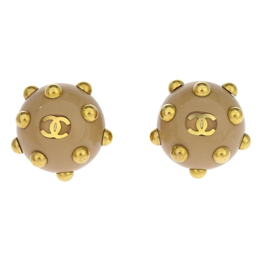 Chanel Gold-Plated Button Earrings Clip-On Round Gold Beige 00A: Chanel Gold-Plated Button Earrings Clip-On Round Gold Beige 00A These stunning Chanel Studded Button Earrings showcase a round shape with a stylish clip-on closure. Crafted from high-quality gold-plat