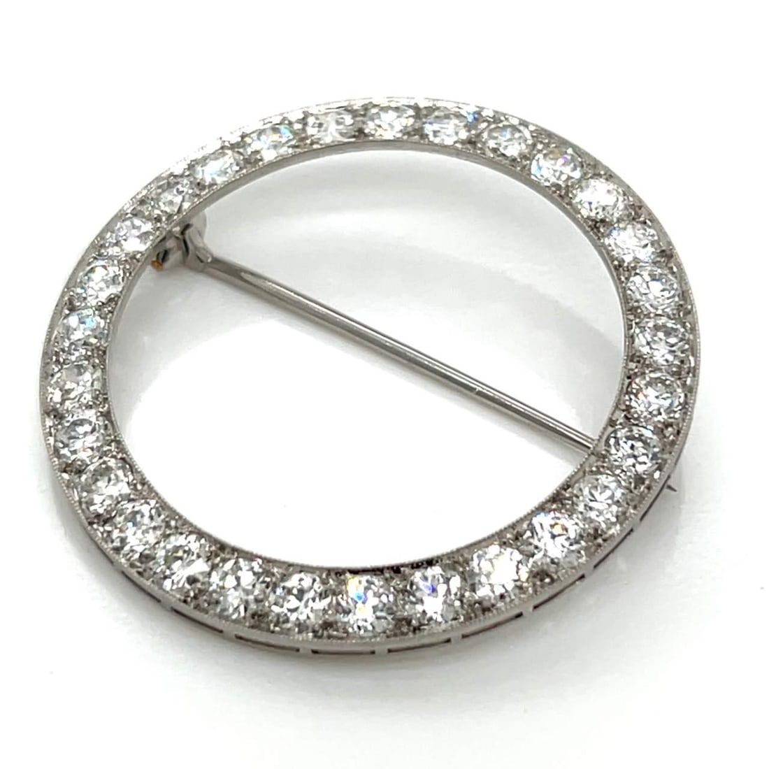 Art Deco Platinum Brooch with 4.50 Ct European-Cut Diamonds: Art Deco Platinum Brooch with 4.50 Ct European-Cut Diamonds This exquisite Art Deco brooch is crafted in platinum and adorned with 29 European-cut diamonds, totaling approximately 4.50 carats. The dia