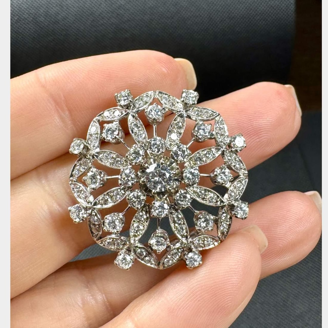 Art Deco 18K White Gold Diamond Brooch 3.25 Ct Total Diamonds: Art Deco 18K White Gold Diamond Brooch 3.25 Ct Total Diamonds This exquisite Art Deco brooch is crafted from 18K white gold and features a stunning design adorned with a central diamond weighing appro