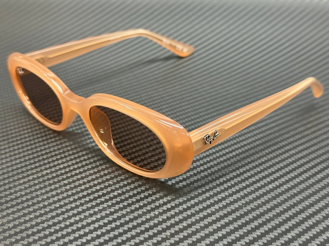 Ray-Ban RB4441D 678793 Opal Beige Brown Sunglasses with Authenticity Certificate: Ray-Ban RB4441D 678793 Opal Beige Brown Sunglasses with Authenticity Certificate Elevate your style with these Ray-Ban RB4441D sunglasses, featuring a sophisticated Opal Beige frame complemented by ri