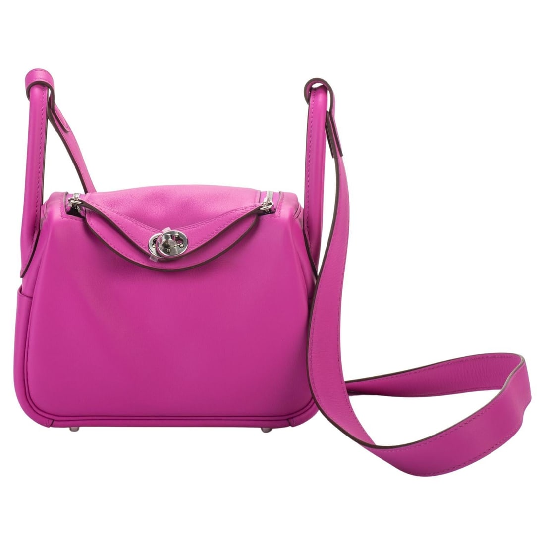 Hermes Mini Lindy Magnolia Swift Leather 2022 with Palladium Hardware: Hermes Mini Lindy Magnolia Swift Leather 2022 with Palladium Hardware This stunning Hermes Mini Lindy in Magnolia Swift leather is a must-have for luxury handbag enthusiasts. Crafted in France and dat