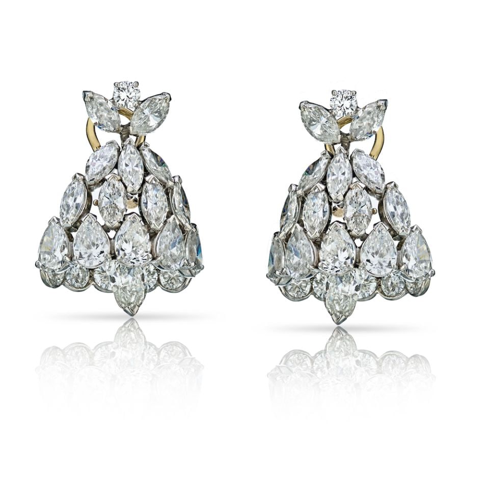 Cartier Platinum Earrings Circa 1950s 16 Carat Diamond 42 Mq Ps Signed: Cartier Platinum Earrings Circa 1950s 16 Carat Diamond 42 Mq Ps Signed These stunning earrings, crafted from platinum, showcase a remarkable design reflective of the 1950s era. With an impressive tota