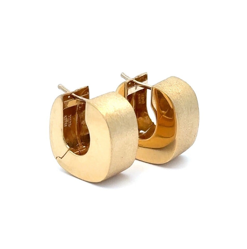 18k Yellow Gold Wide Brushed Finish Huggie Hoop Earrings: 18k Yellow Gold Wide Brushed Finish Huggie Hoop Earrings Elevate your style with these stunning 18k Yellow Gold Cushion Shaped Wide Brushed Finish Huggie Hoop Earrings. Crafted from solid 18k yellow g