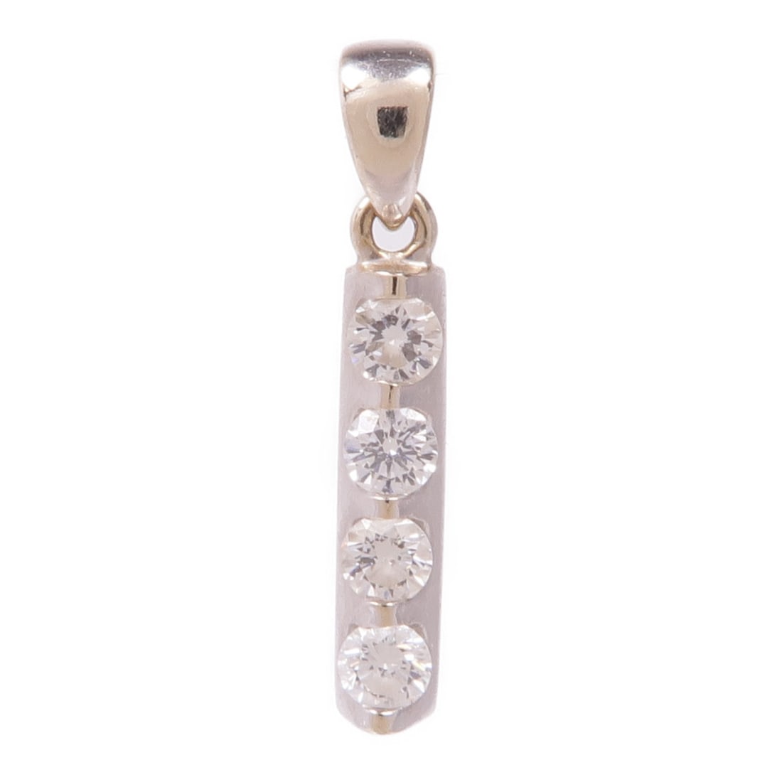 JEWELRY 18K White Gold Diamond Pendant Top: JEWELRY 18K White Gold Diamond Pendant Top This exquisite diamond pendant top is crafted from 18K white gold, offering a stunning combination of elegance and luxury. The clear diamond centerpiece adds
