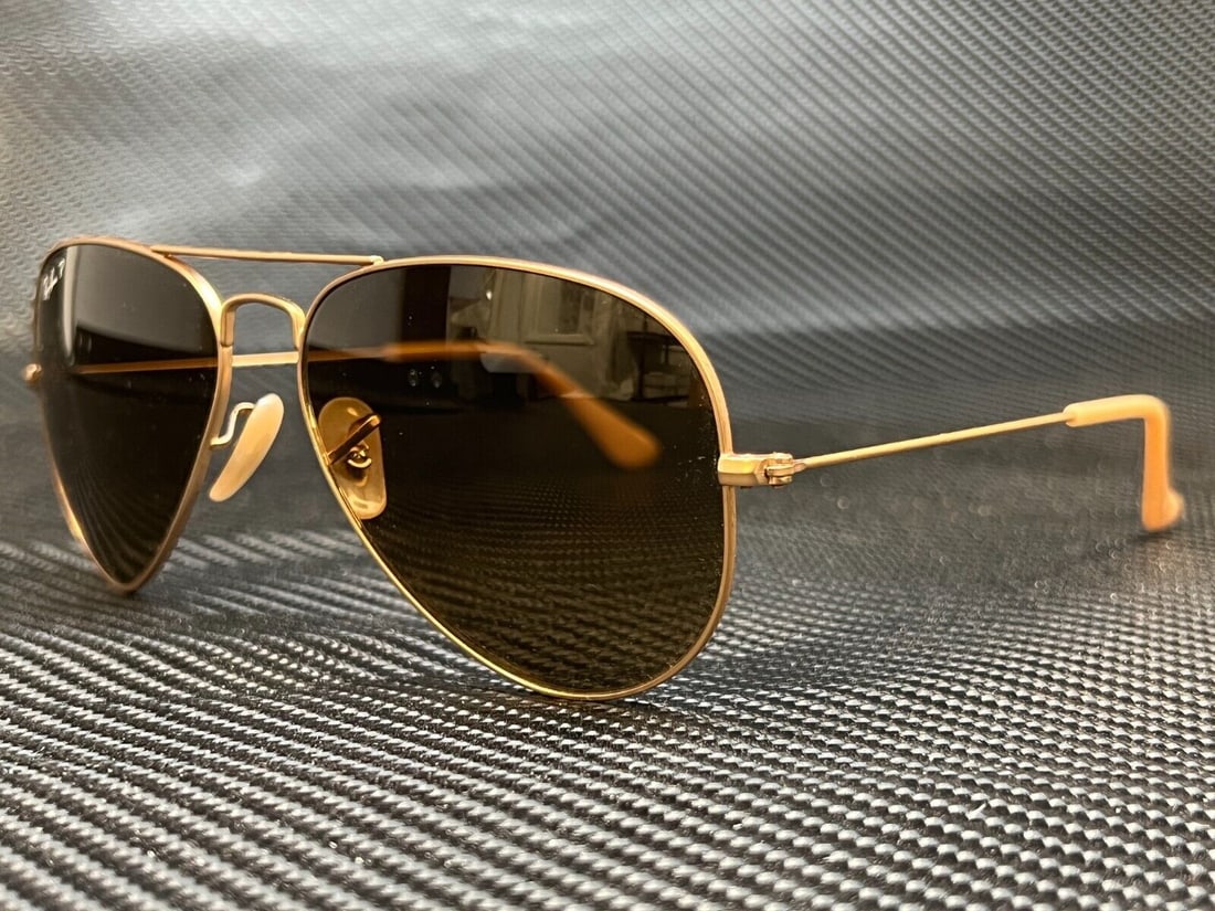 Ray-Ban RB3025 Gold Aviator Sunglasses with Brown Gradient Lenses: Ray-Ban RB3025 Gold Aviator Sunglasses with Brown Gradient Lenses Introducing the Ray-Ban RB3025 112 M2 Gold Aviator Sunglasses, a perfect blend of style and function. These unisex sunglasses feature
