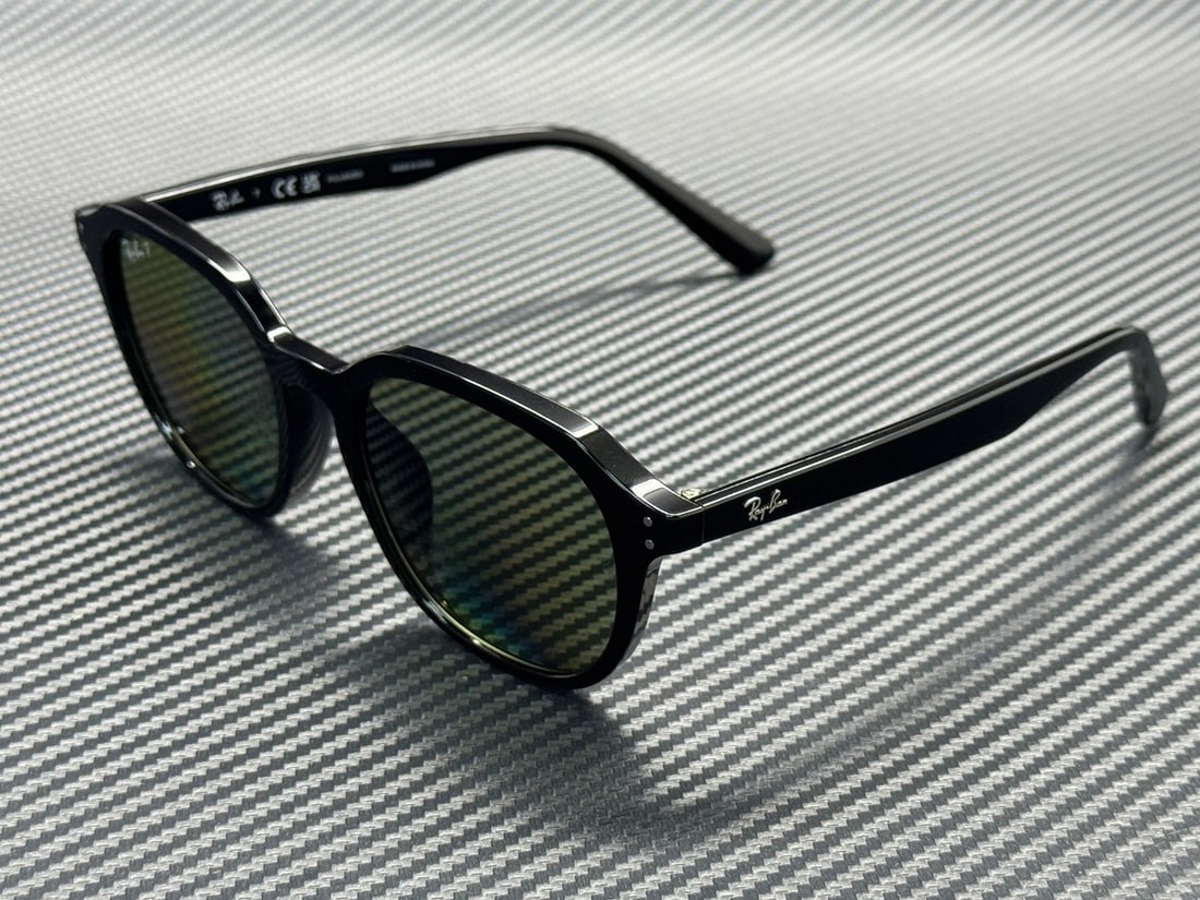 Ray-Ban RB4459D 901 9A Black Frame Green Polarized Sunglasses with Box and Certificate: Ray-Ban RB4459D 901 9A Black Frame Green Polarized Sunglasses with Box and Certificate Elevate your style with these Ray-Ban RB4459D 901 9A sunglasses. Featuring a sleek black frame complemented by vi