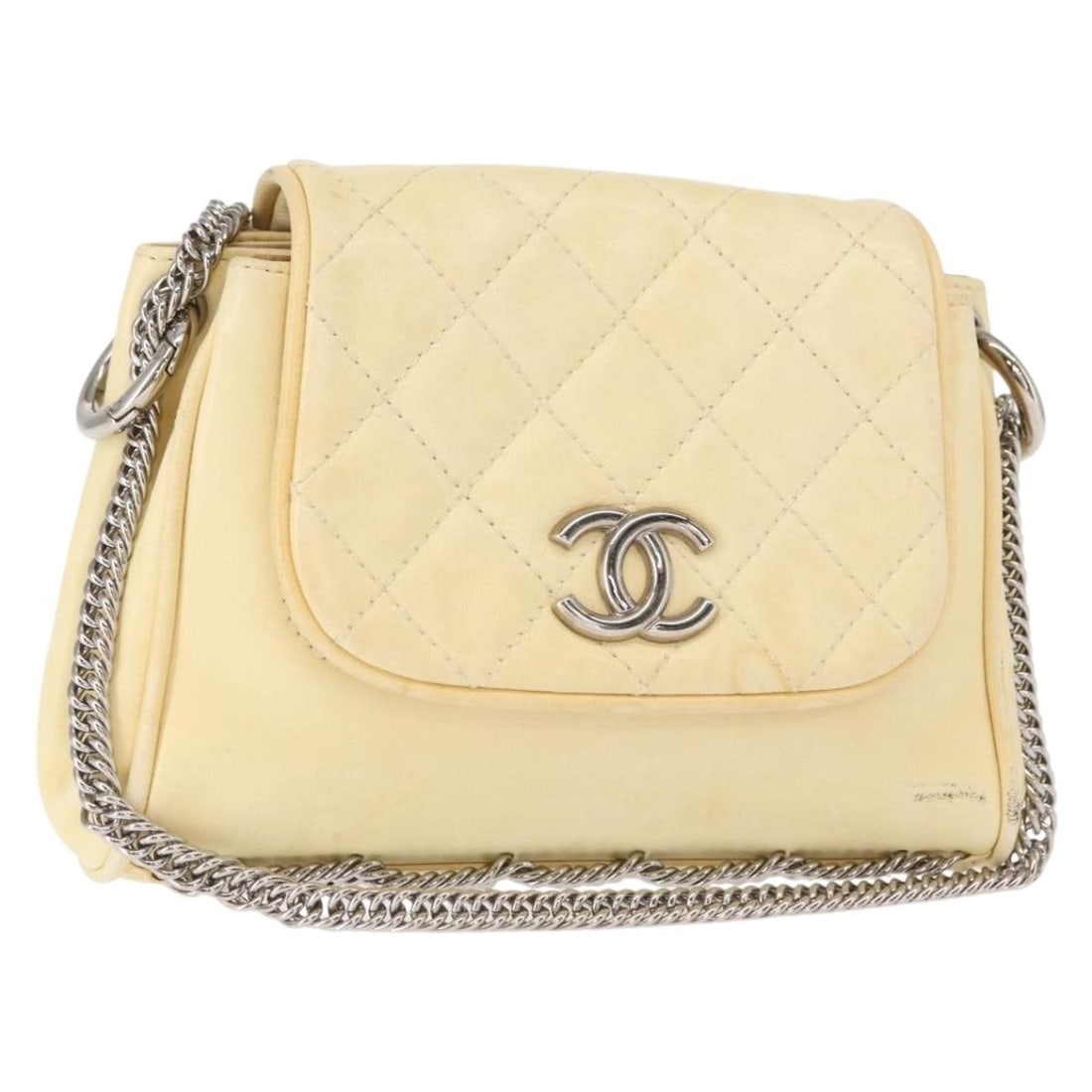Chanel Matelasse Ivory Leather Shoulder Bag with Chain: Chanel Matelasse Ivory Leather Shoulder Bag with Chain This Chanel Matelasse Chain Shoulder Bag is crafted from ivory leather and designed for women. The bag features a classic matelasse quilted patte