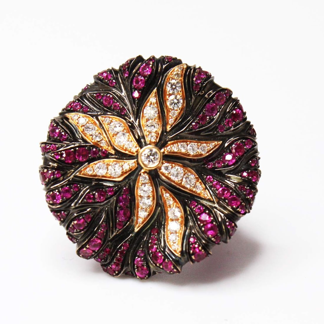 Vibrant 18K Gold Gemstone Ring with Diamonds Rubies and Pink Sapphires: Vibrant 18K Gold Gemstone Ring with Diamonds Rubies and Pink Sapphires This exquisite gemstone and diamond ring features a stunning arrangement of vibrant colors and exceptional quality. The ring is a